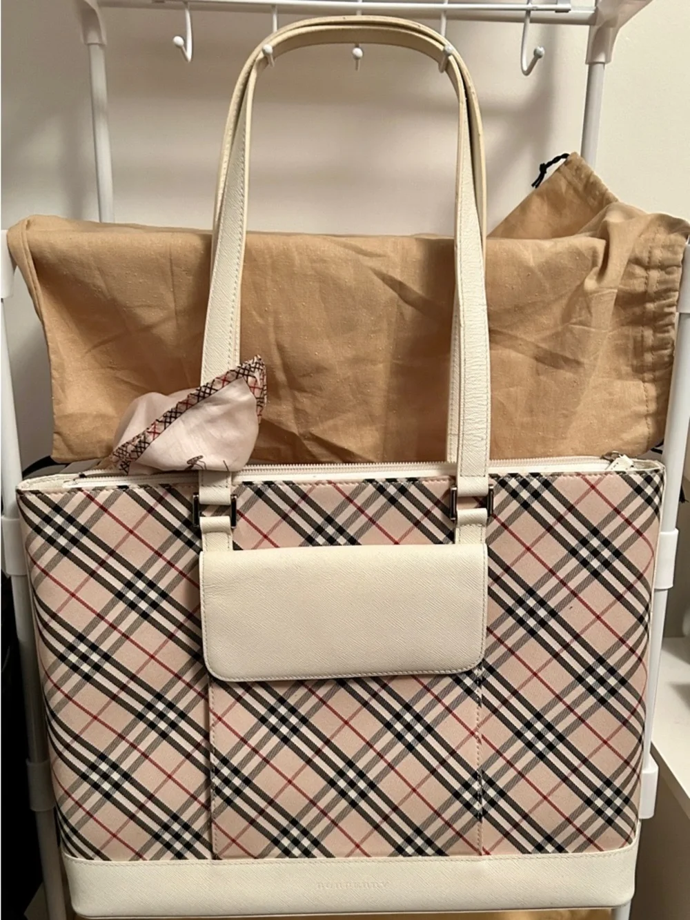 Burberry Nova Check Tote Bag with Vintage Authentic Burberry Scarf. - Picture 3 of 16
